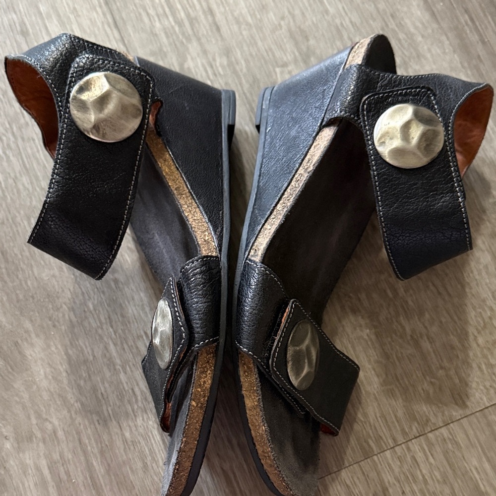 Taos Black Leather Wedge Sandals with Silver Accents - Picture 7 of 9